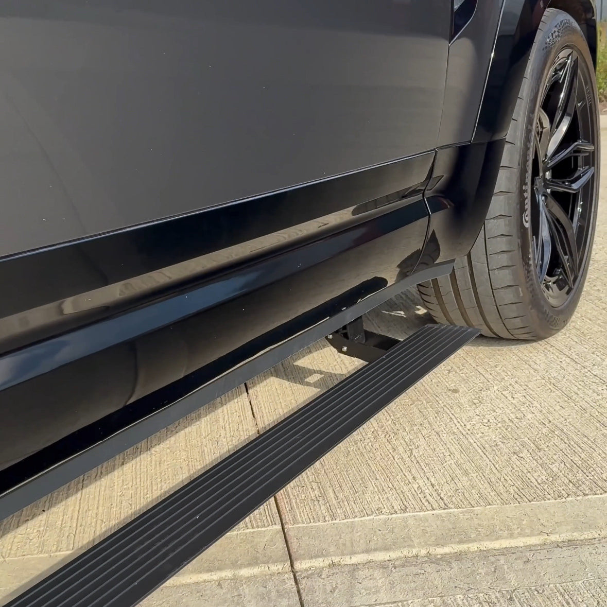Land Rover Defender L663 110 Electric Fold Out Side Steps - view 3