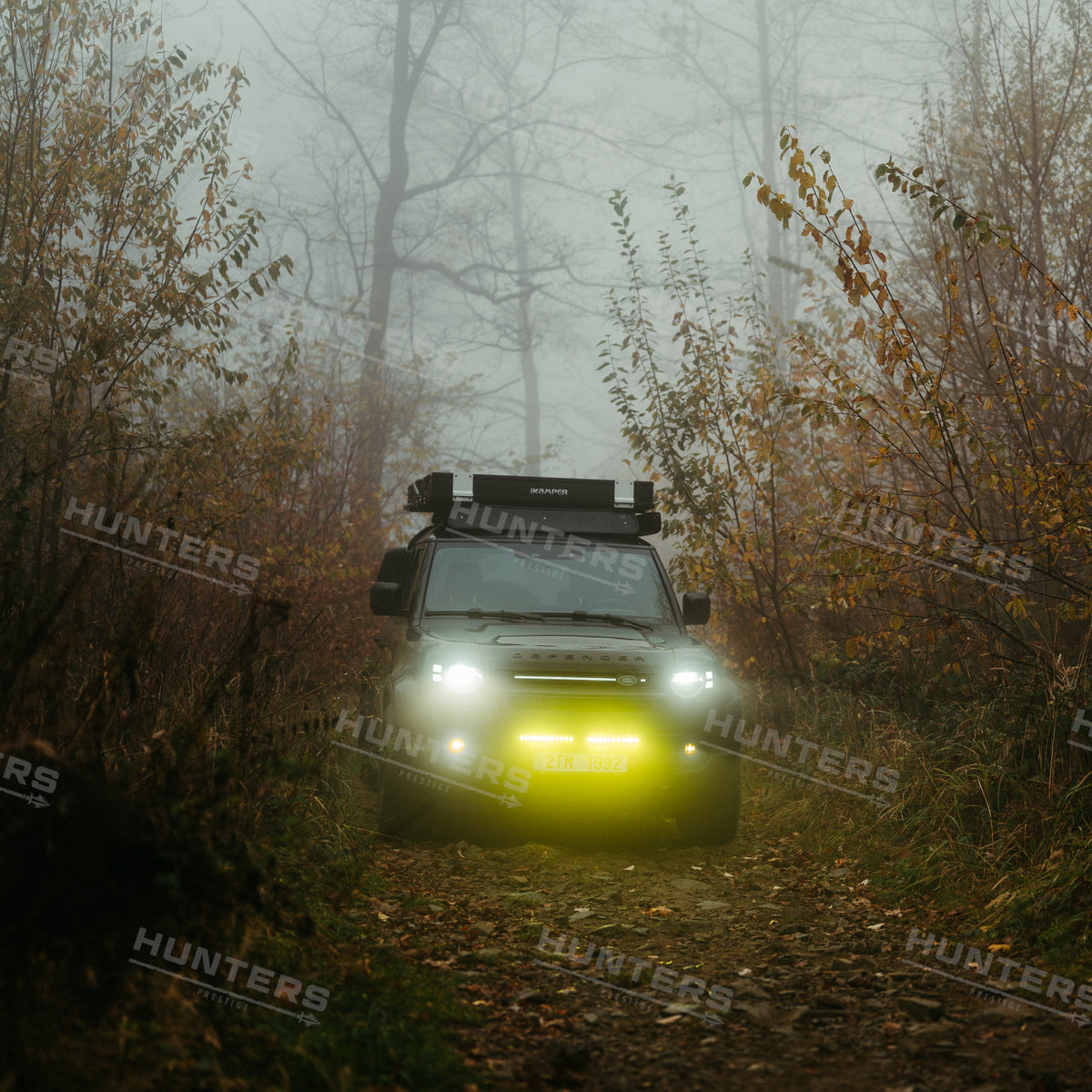 Defender L663 Integrated Lower Grill Light Bar - view 8