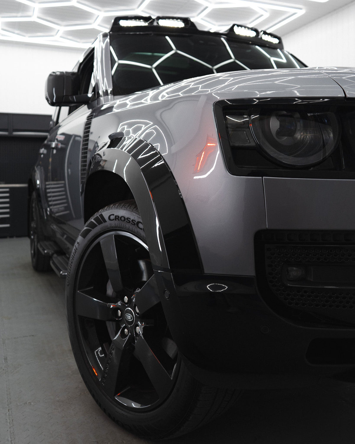 Defender L663 Gloss Black 110 Wide Wheel Arch Kit - view 6
