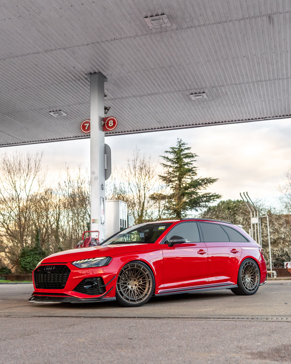 Audi RS4 B9.5 Carbon Fibre Side Skirts - CT Design - view 3
