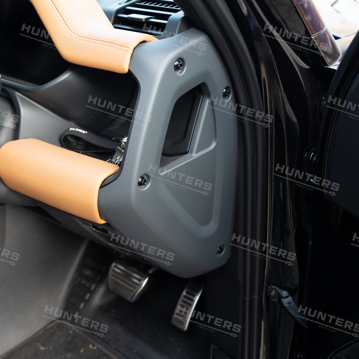Defender L663 Hunters Interior Bolts Kit - view 5
