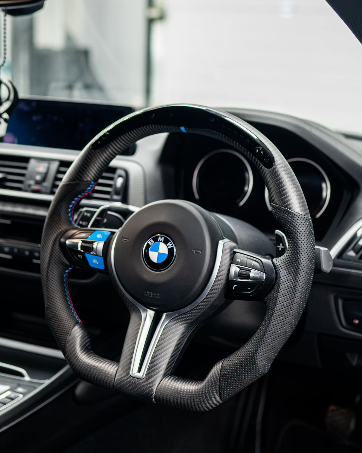 BMW Fxx M Car Matte Carbon Fibre Steering Wheel Trim - view 2