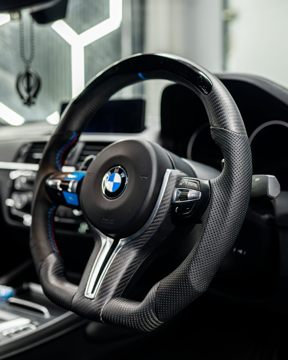 BMW Fxx M Car Matte Carbon Fibre Steering Wheel Trim - view 3
