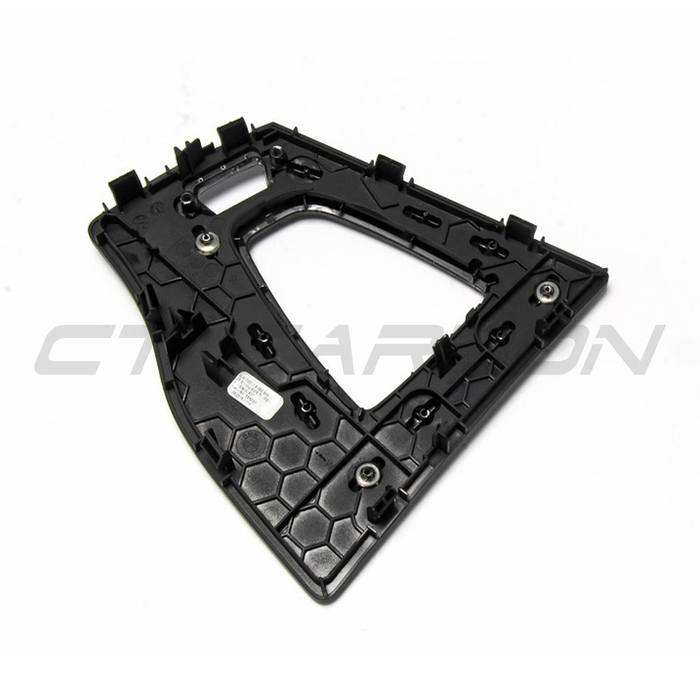 BMW M3/M4 F80/F82/F83/F87 Alcantara & Carbon Shifter Surround (rhd) - view 6