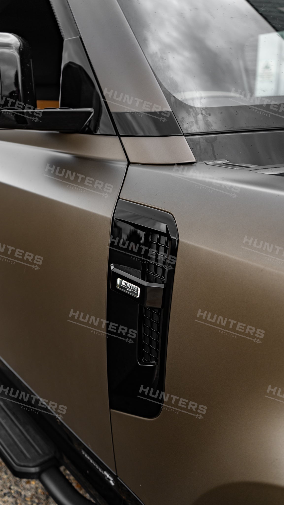 Defender L663 Hunters LED Side Vents - view 7