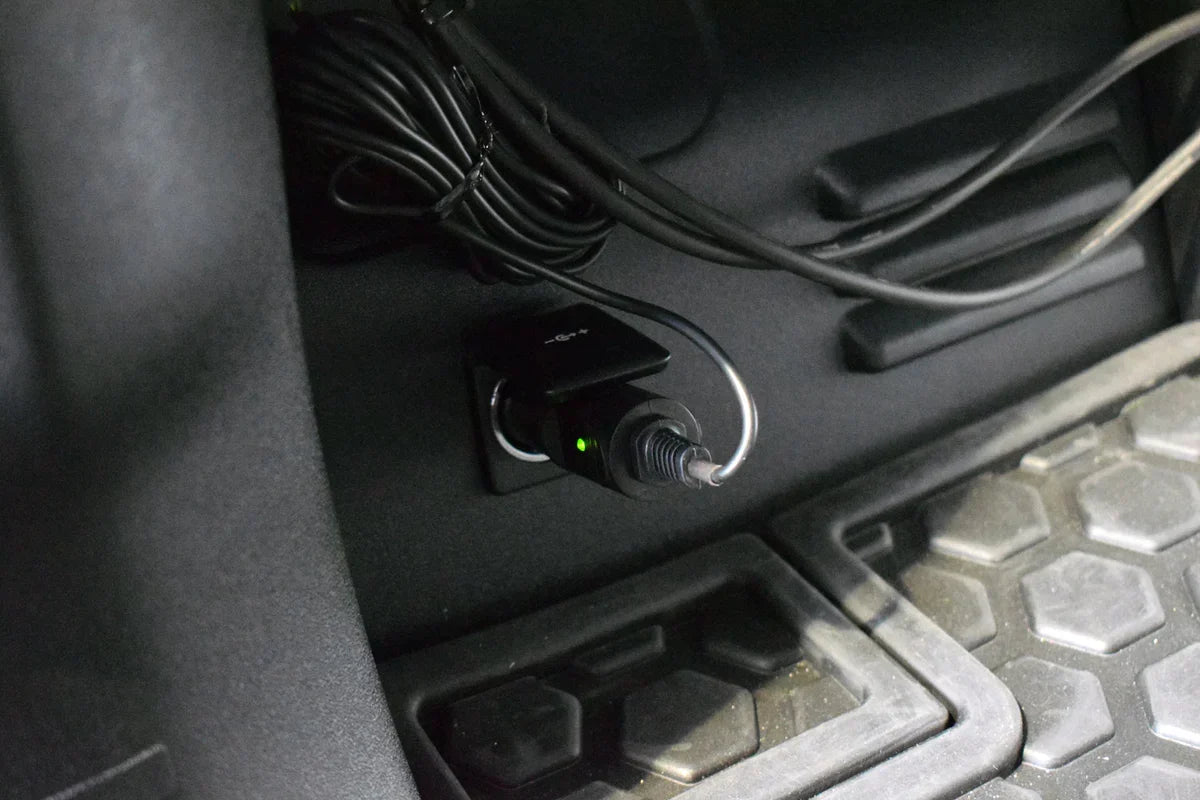 Land Rover Defender P400-Sport System with Sound Architect™ (2021 on) - view 4