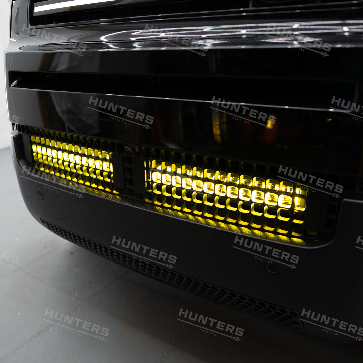Defender L663 Integrated Lower Grill Light Bar - view 6