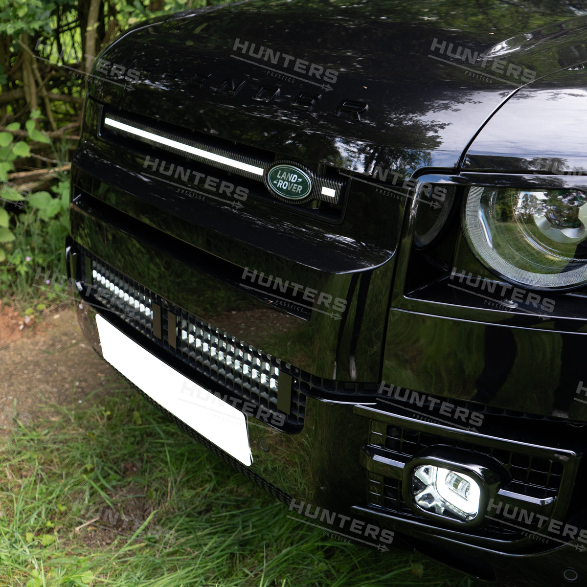 Defender L663 Integrated Lower Grill Light Bar - view 10